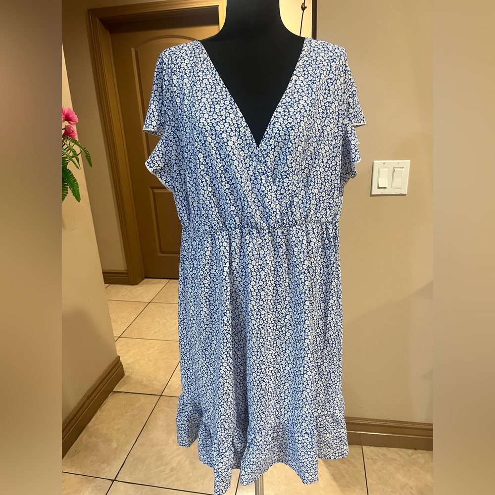 VANNI Elegant Blue and White Floral Midi Dress